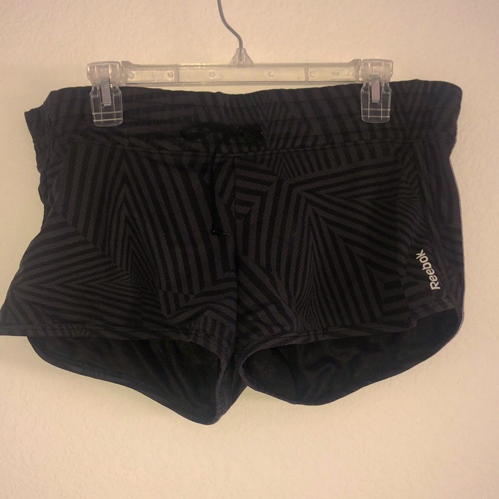 Reebok running women’s shorts pull string black size8